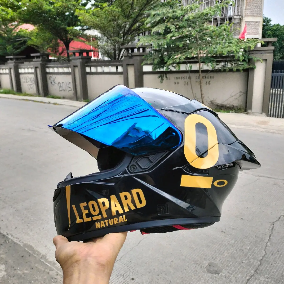 helm TT-course MLA hitam glossy leopard