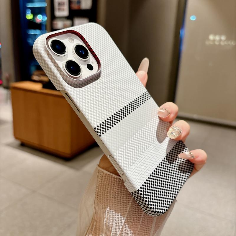 Luxurious Kevlar carbon fiber magnetic iPhone case suitable for iPhone 17promax 16 15 14 13promax. Ultra-thin carbon fiber magnetic hard case, shockproof and anti-fall iPhone 15promax phone protective cover