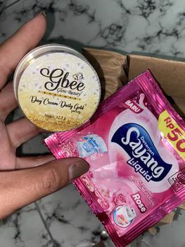 Product Review of Day Kinclong GOLD MEDIUM Gbee Glow Beauty / BPOM / COD / Free Gift from J**d 0