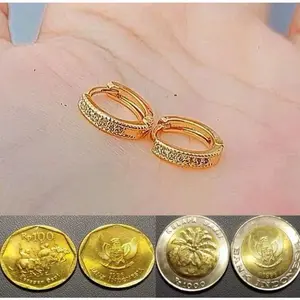 anting clip permata satu baris terbuat dari bahan koin asli tidak luntur