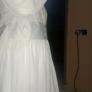 Florence Dress Prewedding Gaun Wanita Pengantin Panjang Pesta dengan Aksen Kancing Mati dan Bahan Berkualitas untuk Tampil Cantik dan Elegan