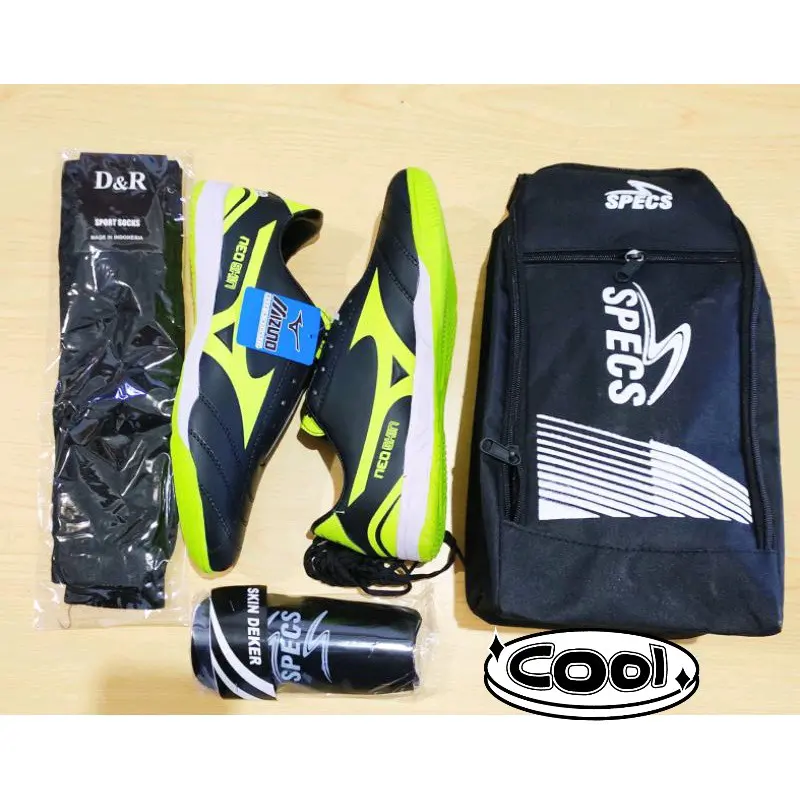sepatu futsal specs sepaket komplit. tas daker kaos kaki Olahraga 3