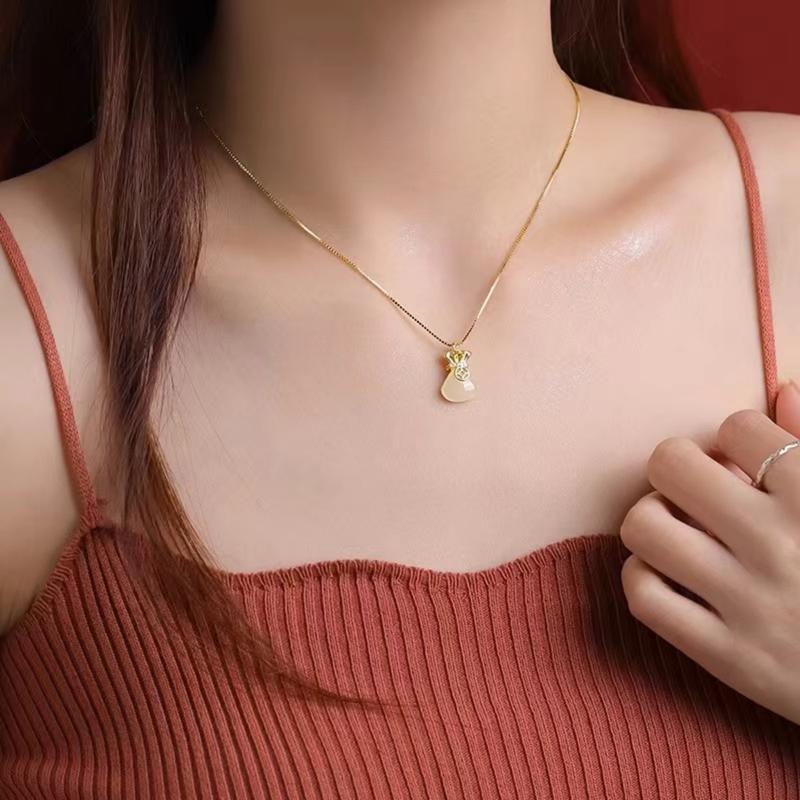 White chalcedony fortune bag necklace light luxury temperament type new trend senior sense clavicle chain temperament necklace 1