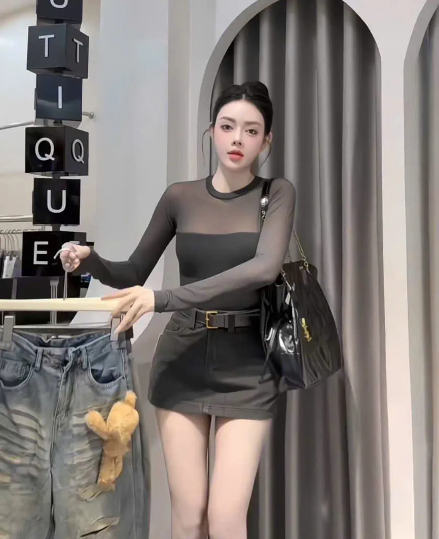 Áo Thun Tay Dài Chất Liệu Thun Zip Phối Lưới Cổ Tròn, Tôn Dáng Tôn V1, Phong Cách Quyến Rũ Sang Chảnh | BigBuy360 - bigbuy360.vn Áo Thun Tay Dài Chất Liệu Thun Zip Phối Lưới Cổ Tròn, Tôn Dáng Tôn V1, Phong Cách Quyến Rũ Sang Chảnh | BigBuy360 - bigbuy360.vn