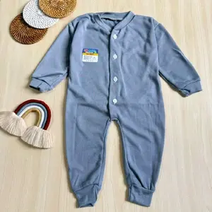 Jumpsuit Bayi Lengan Panjang dengan Kancing Depan dan Desain Nyaman untuk Aktivitas Sehari-hari