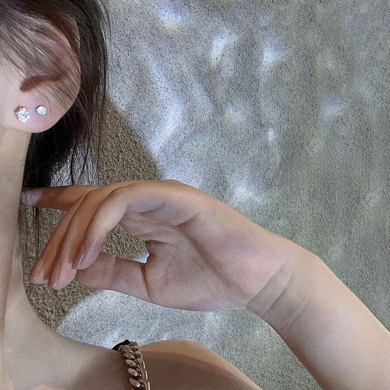 Product Introduction of Simple earrings fashion Mini small earrings 2
