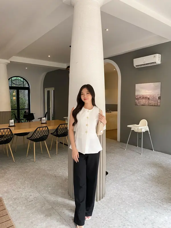 [REDCARPET] Haruki Blouse / Atasan Baju Wanita Casual Kancing Semi Formal Simple Grey Basic Cream Cewek Top Putih Rompi Vest Panjang Hitam 1