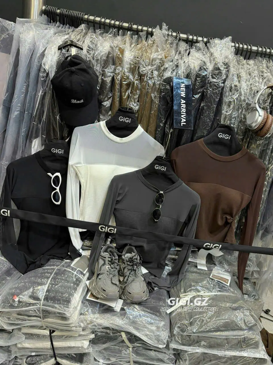 Áo Thun Tay Dài Chất Liệu Thun Zip Phối Lưới Cổ Tròn, Tôn Dáng Tôn V1, Phong Cách Quyến Rũ Sang Chảnh | BigBuy360 - bigbuy360.vn Áo Thun Tay Dài Chất Liệu Thun Zip Phối Lưới Cổ Tròn, Tôn Dáng Tôn V1, Phong Cách Quyến Rũ Sang Chảnh | BigBuy360 - bigbuy360.vn