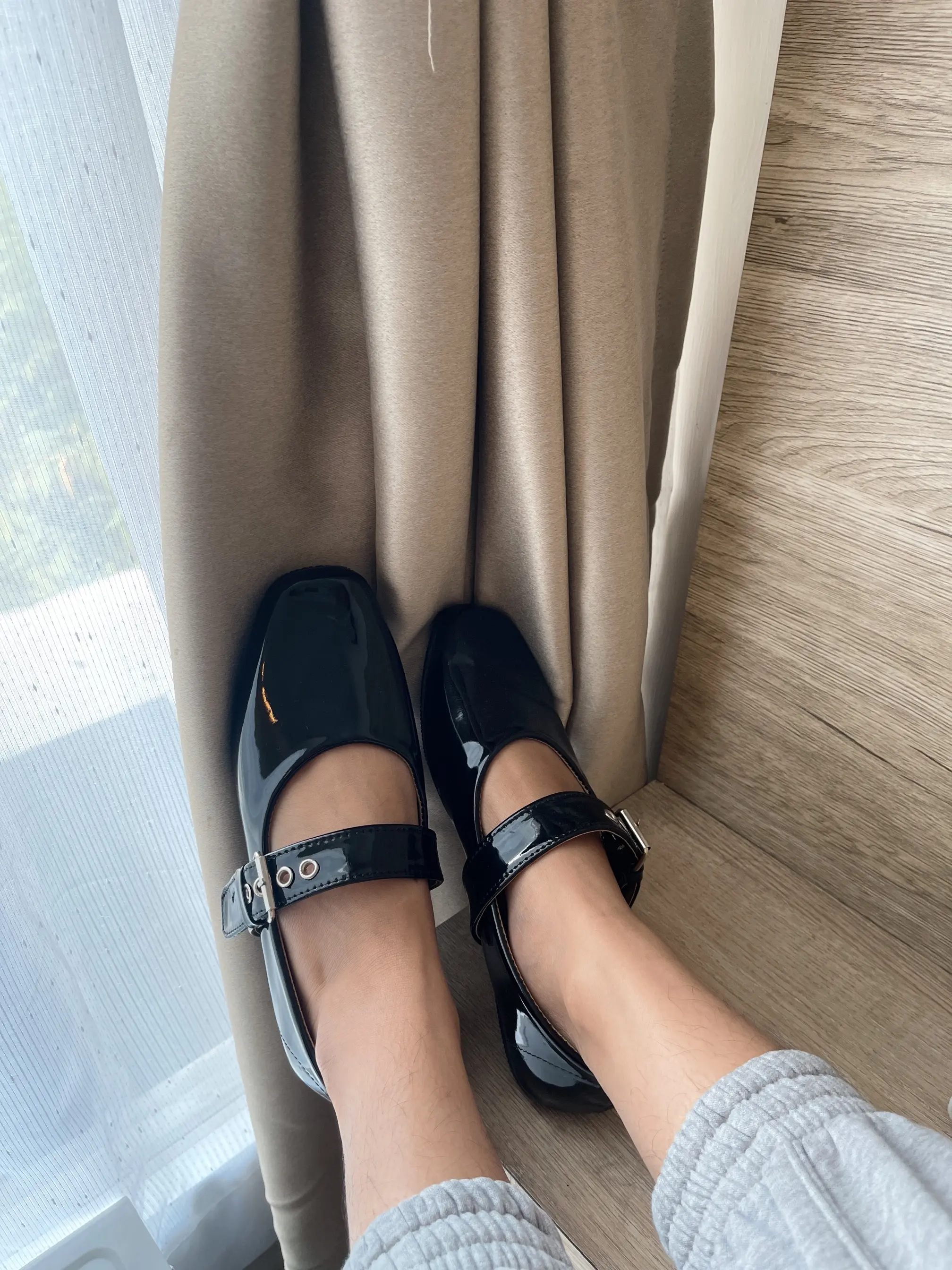 Raitalexander - Camilla Black Glossy Flatshoes