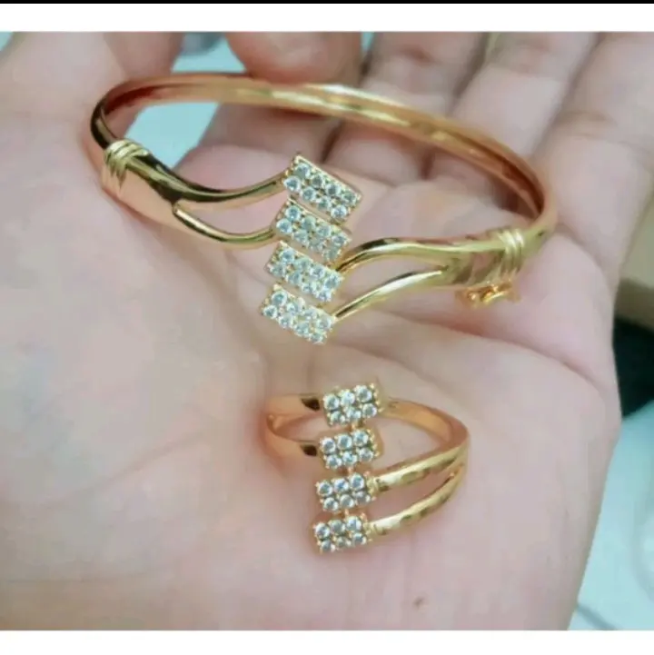 Gelang Bangle Titanium Premium dan Cincin Motif Permata Silang Perhiasan Perempuan