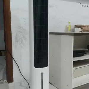 GREE Tower Fan Air Cooler Portable Pendingin Ruangan Tamu Kamar Tidur Kapasitas 4 Liter Model GTA-ACOOL4