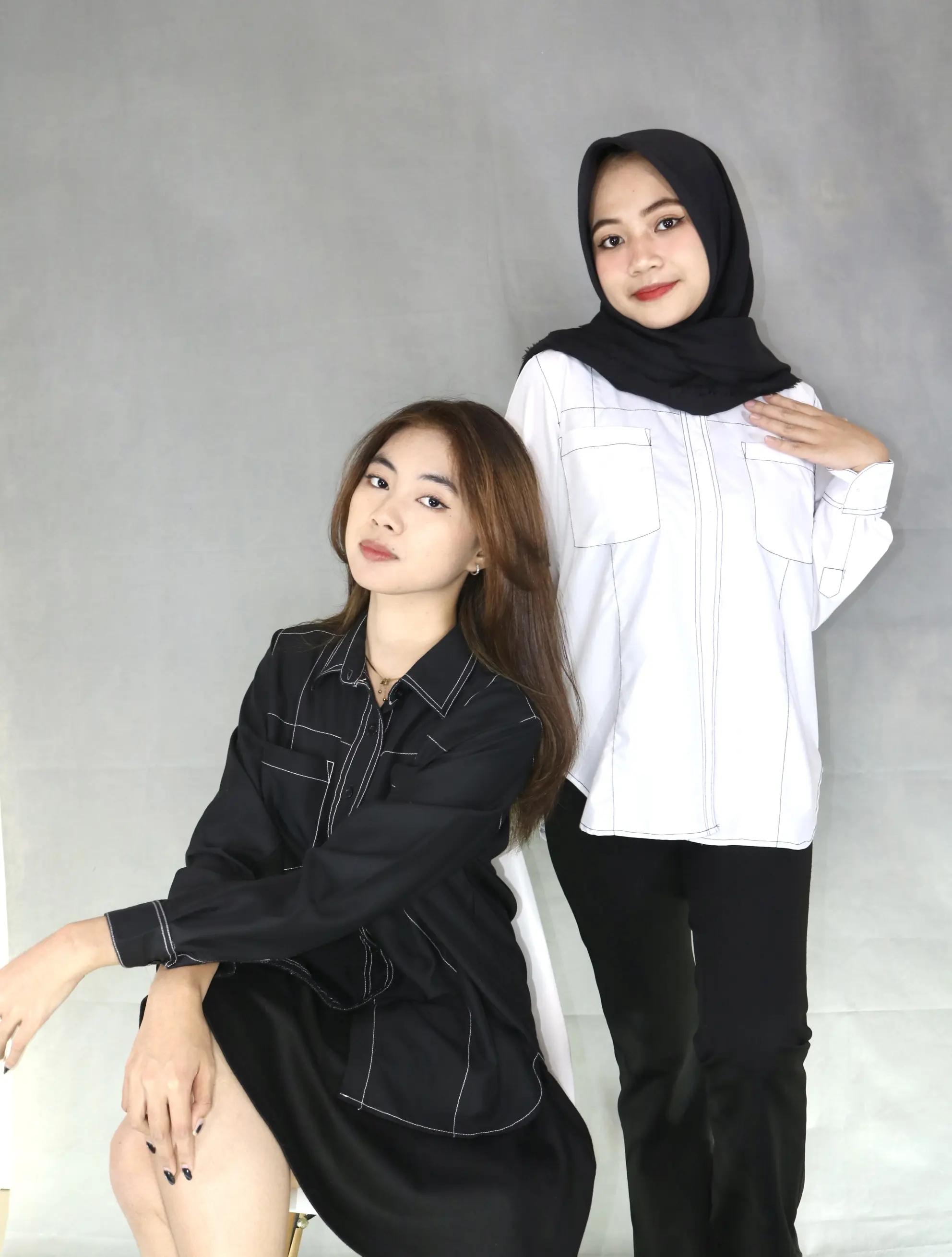 Lilium Ait - Chelsea Shirt - Atasan - Kemeja Wanita tangan panjang bahan Katun Hitam List Putih
