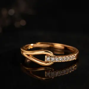 Cincin Titanium Wanita Anti Karat Permata Zicron Simpel dan Mewah Perhiasan Tunangan