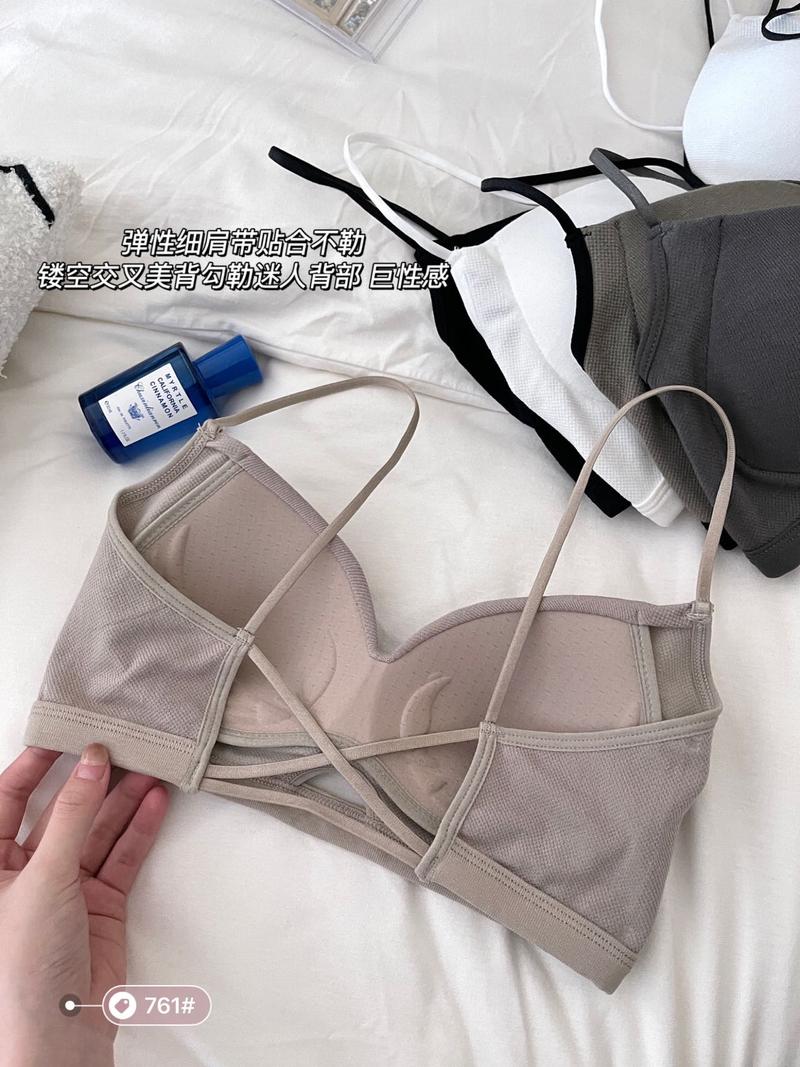 Product Introduction of Seamless Back Underwear for Women with Comfortable Belt, Chest Cushion, Hollow Back Fixed Cup, Sweet Chest Deep V Women's strapless 18