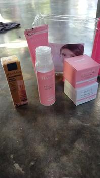 Product Review of PAKET KOMPLIT HANASUI FLOWLESS GLOW 10 PENCERAH WAJAH  5 IN 1Hidrasi Kulit Kering Pemutihan Bebas Alkohol Meringankan Semua Jenis Kulit Kotoran Perawatan Melembutkan Cleansing Facial Niacinamide Hitam Licorice Mencerahkan Vitamin Cleanser  Membersihkan from E**i y**a 0