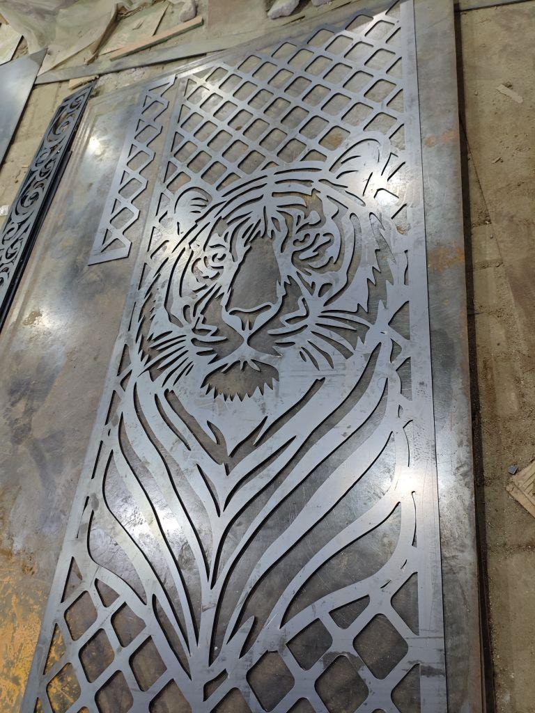 Plat Besi Laser Cutting Motif Custom tebal 3 mm Ukuran custom