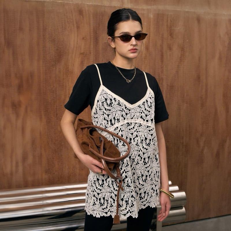 Berries | Gris Set | Set 3 món áo thun kèm áo hai dây ren cotton phối quần thun ống loe chất dày dặn