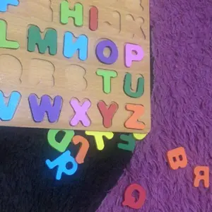 Mainan Edukasi Puzzle Kayu Huruf Angka Bergambar Anak Melatih Fokus dan Motorik Halus
