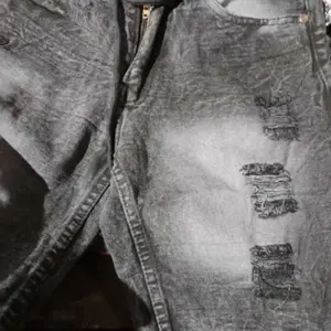 Celana Pendek Pria bahan Jeans Robek Slim-fitting Casual Celana Distro Motif SObek Dewasa Cowok Keren