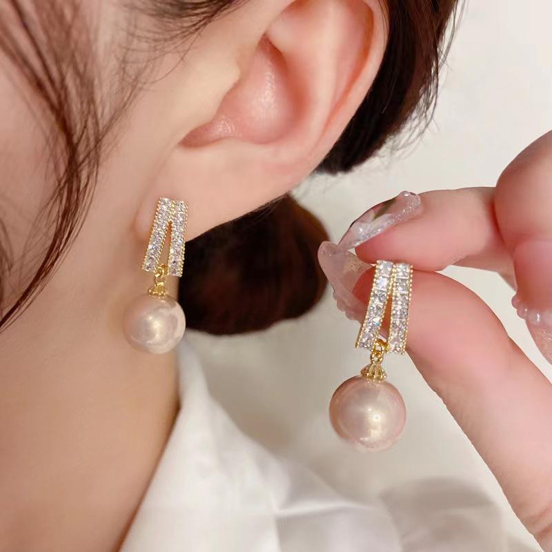 Mua ba bộ quần áo, nhận quà miễn phí tại [Brand Name] 3