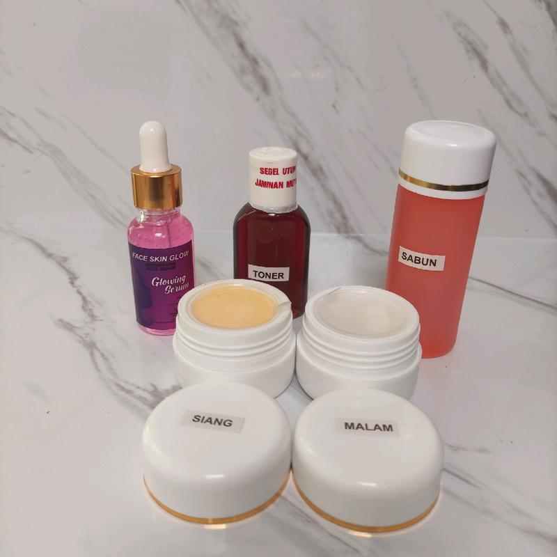 NEW Cream FaceSkinGlow Asli 100% Original - Paket Cream Pencerah & Pelembab Wajah Hitam Yang Susah Putih Membersihkan 3