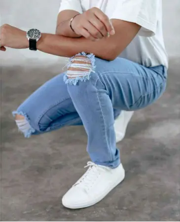 Celana Jeans Pria Handmad Bandung dengan Gaya Sobek Lutut yang Stylish Ripped Panjang Slimfit Tebal Skinny Hitam Stretch Pensil Denim Hitam celana Pendek Dewasa Distro 1
