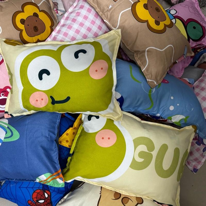 Gối Cho Bé Đi Học Cotton Poly Kích Thước 30x40cm - Gối Nằm Trẻ Em Ruột Bông Trắng Êm Ái Nhiều Họa Tiết Hoạt Hình Đáng Yêu