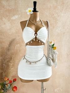 Conjunto casual de vacaciones para mujer: falda corta y bralette con aberturas, accesorio de estrella de mar metálico; playa, costa, noche romántica, temporada de bodas