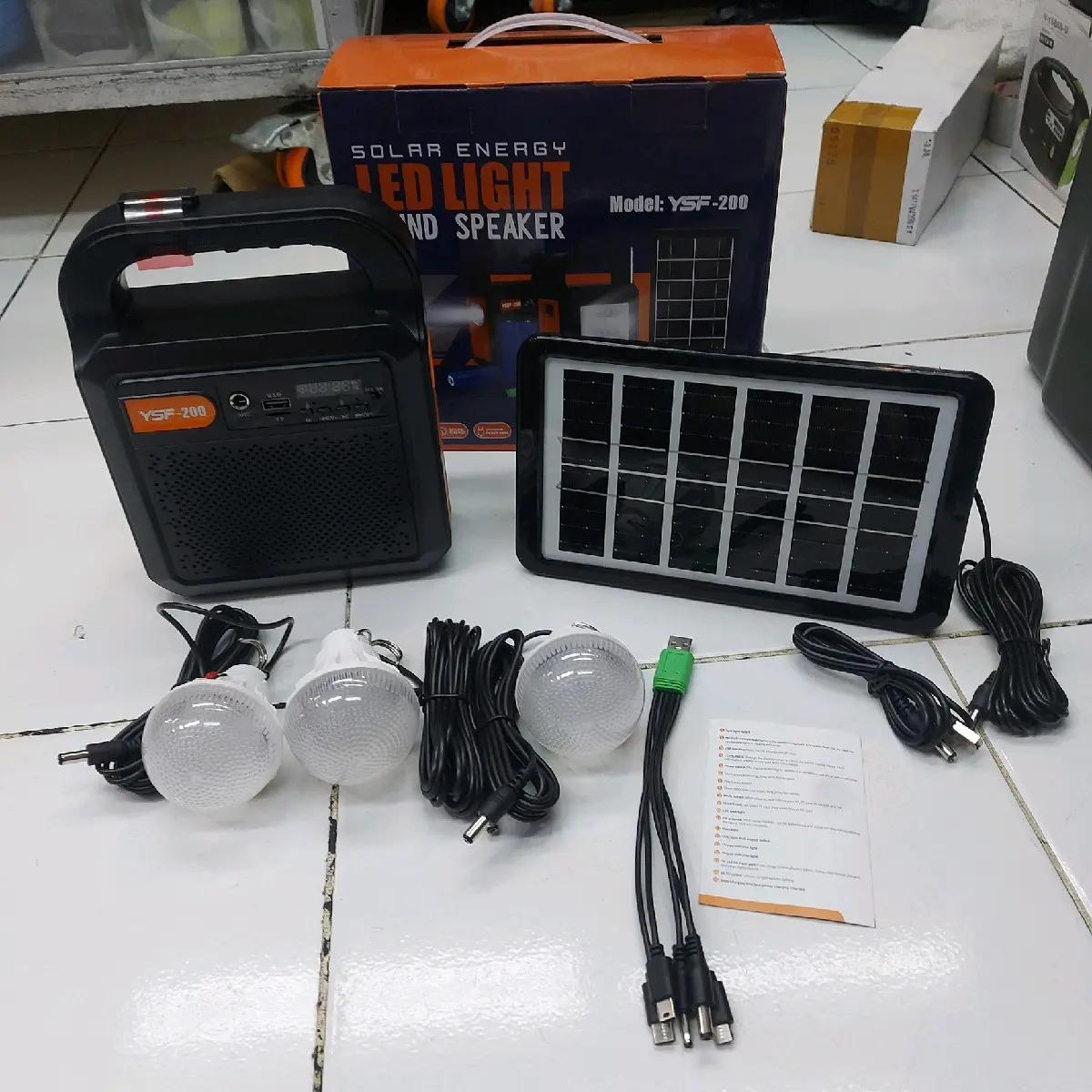 Solar Panel Bank Light 6.000 mAh Speaker Bluetooth Radio Senter Plus Lampu Bohlam 3 Pcs Ysf 200