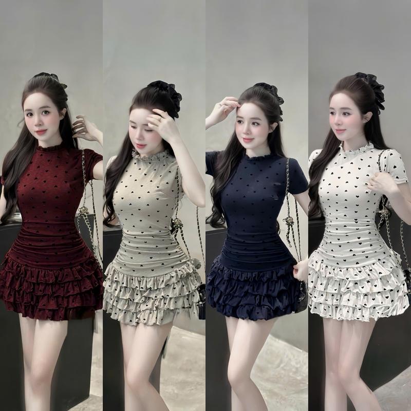 Đầm váy nữ chất tăm gân thiết kế chấm bi cổ cao tay ngắn phối bèo xếp tầng có lót dáng ngắn xinh xắn dành cho các nàng diện đi chơi đi tiệc.