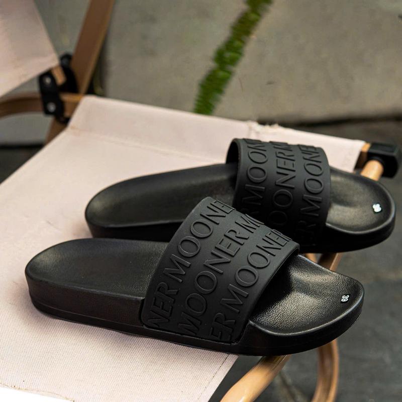 Dé Mooner M31 chữ nổi trên quai cao su nước đế pu sần dành cho nam nữ_dép quai ngang dép lê