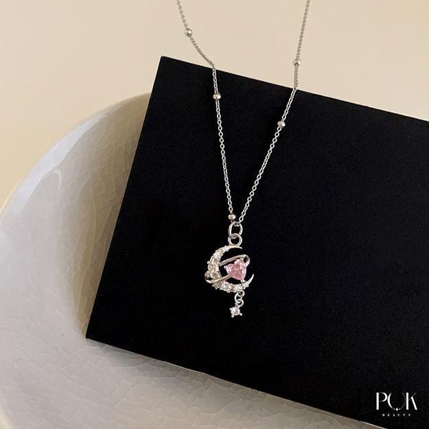 Vòng Cổ Nữ Chất Liệu Thép Titan Thiết Kế Quanh Trái Tim Và Mặt Trăng Không Phai Màu Không Rỉ Sét Không Thấm Nước Thích Hợp Làm Quà Tặng Sinh Nhật Tặng Kèm Hộp Thời Trang Và Dễ Phối Đồ Một Mảnh