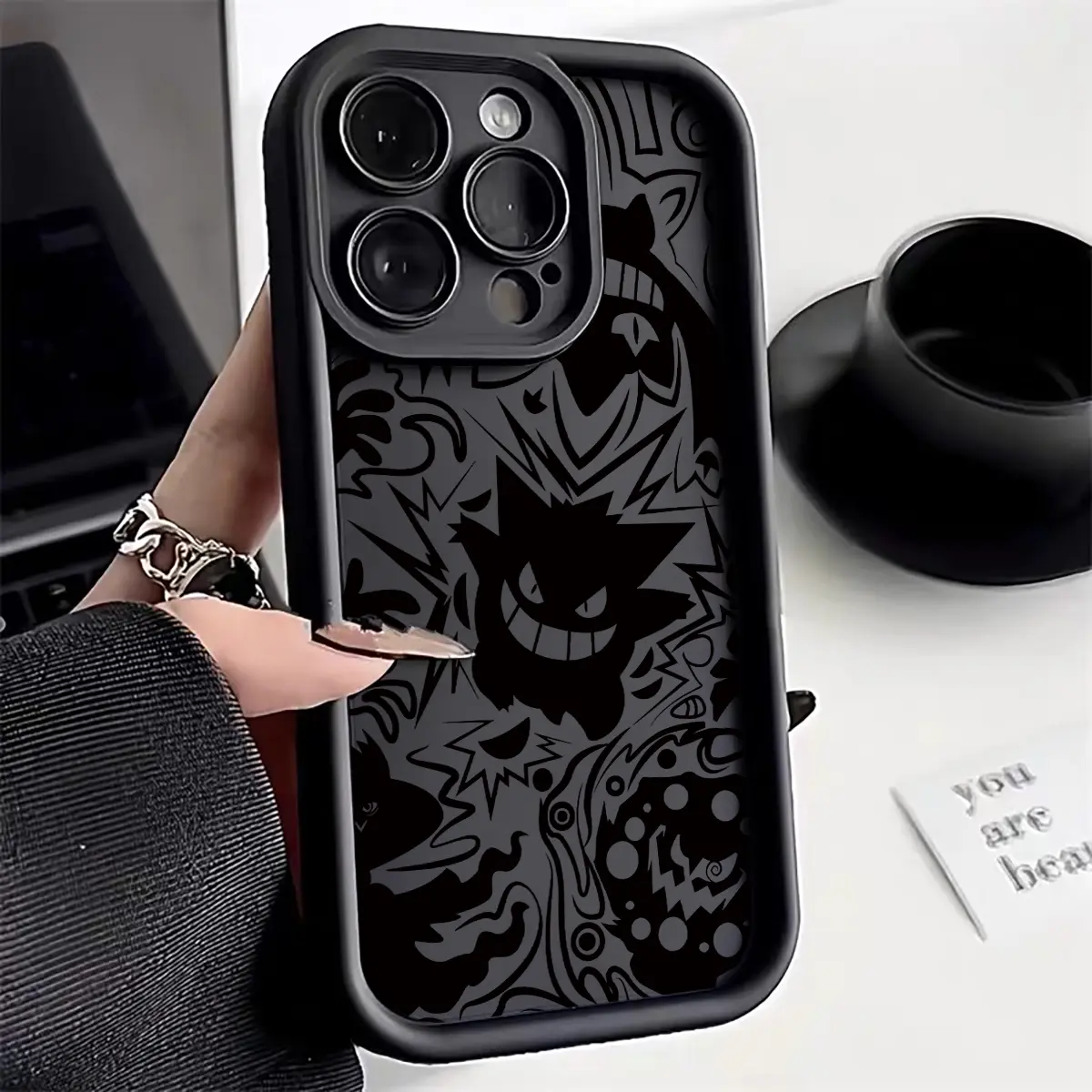 Ốp Vỏ cho iPhone 7plus, 8plus, 11, 12, 11Promax, xsmax, 15Pro, 15, xr, 13, 13Pro, 14, 7, 11Pro, 14Promax, 12Pro, phim hoạt hình, quái vật nhỏ màu đen, bảo vệ ống kính trọn gói, tpu, vỏ mềm chống sốc