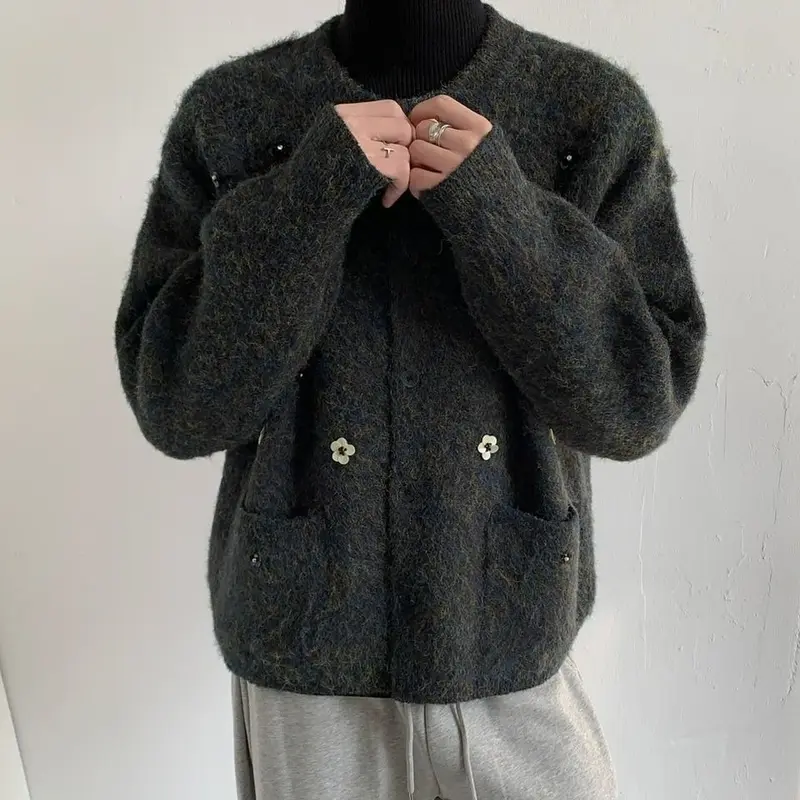Áo Cardigan Len Dày, Dành Cho Nam Giới, Trọng Lượng Nặng, Cổ Tròn, Áo Khoác Len Dệt Kim, Thiết Kế Hoa Nhỏ Đính Cườm Thủ Công, Phong Cách Lười Biếng, Hàng Mới Về Năm 2025, Thích Hợp Cho Mùa Thu Và Mùa Xuân, Áo Khoác 4
