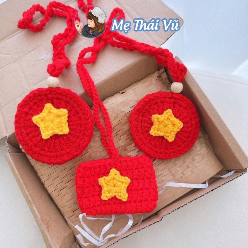  Túi đựng tỏi bằng len CỜ ĐỎ SAO VÀNG em bé yêu nước đính hạt đậu cho bé sơ sinh trai gái Mẹ Thái Vũ 