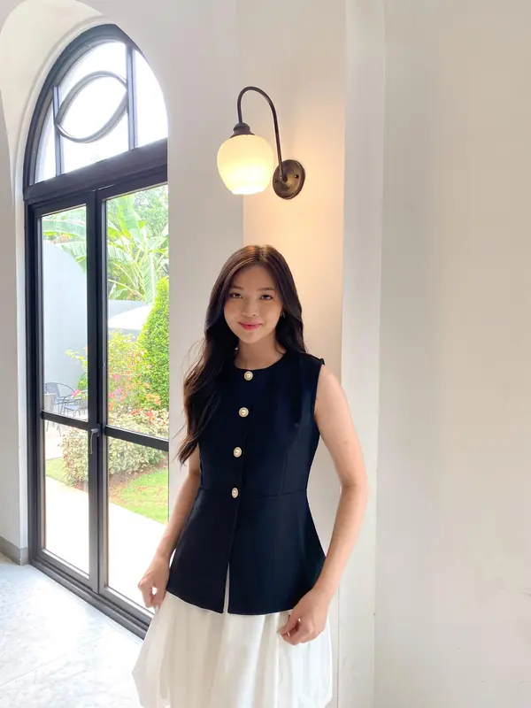[REDCARPET] Haruki Blouse / Atasan Baju Wanita Casual Kancing Semi Formal Simple Grey Basic Cream Cewek Top Putih Rompi Vest Panjang Hitam 2
