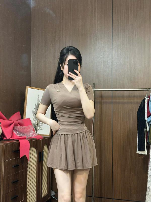 C071 Set thiết kế áo cổ V đắp chéo +chân váy xoè tôn dáng sét đồ nữ sang chảnh set váy nữ đi tiệc đi làm đi chơi đều đẹp by Thương Lê kèm tag cài C071