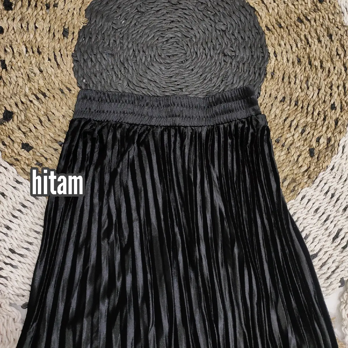 hitam