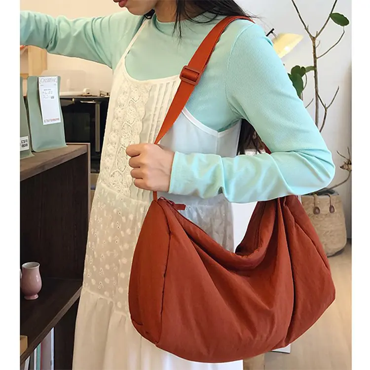 CHIYUM Tas Selempang Wanita Bahu Kain Nilon Lembut Untuk Wanita Lipit Solid Warna Kapasitas Besar Pria Korean Style Tas Sekolah Cowok Wanita Import Tangan Desain Sederhana Tas Cewek Sekolah Tas Messenger Travel Bag 4