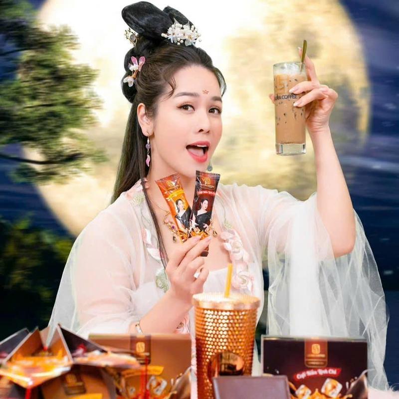 SIÊU RẺ KO QUÀ 2 Hộp 2 Vị Laura Coffee 1 Hộp Vị Nấm Linh Chi 1 Hộp Vị Đông Trùng Hạ Thảo