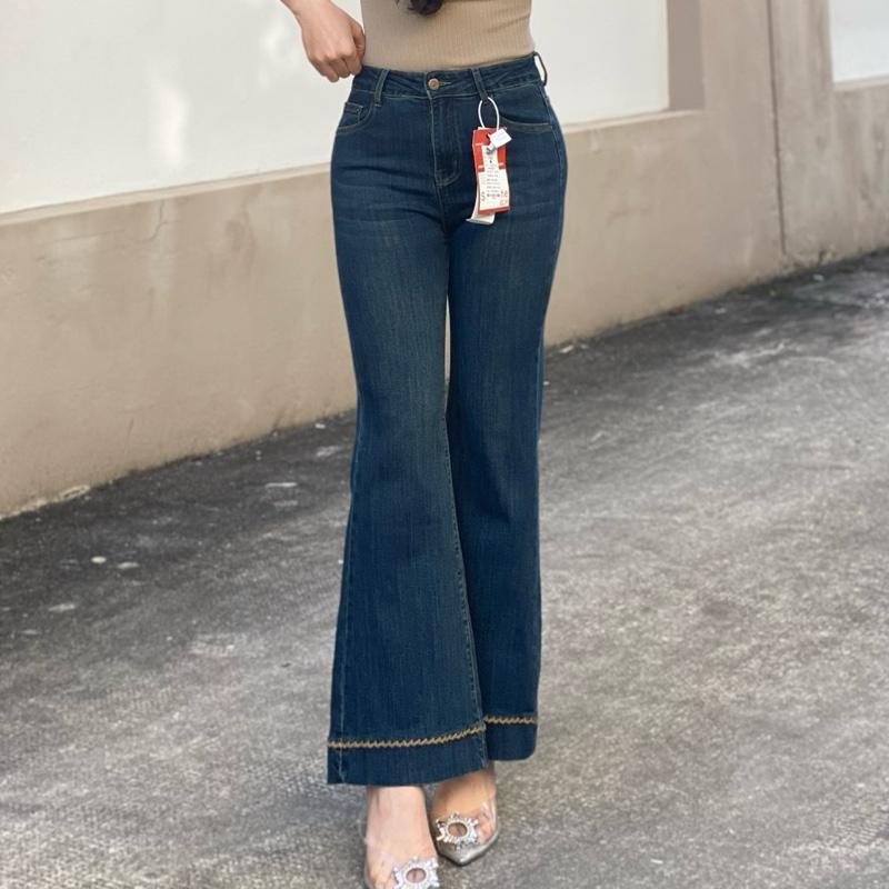   DƯỚI 100CM- CÓ 2XL KHUY CẮT TIA LASER  QUẦN JEAN NỮ QC ỐNG LOE NHẸ CHẤT JEAN MỀM CO GIÃN MÀU XANH ĐẬM GẤU THÊU DIỀM HOA 9898 