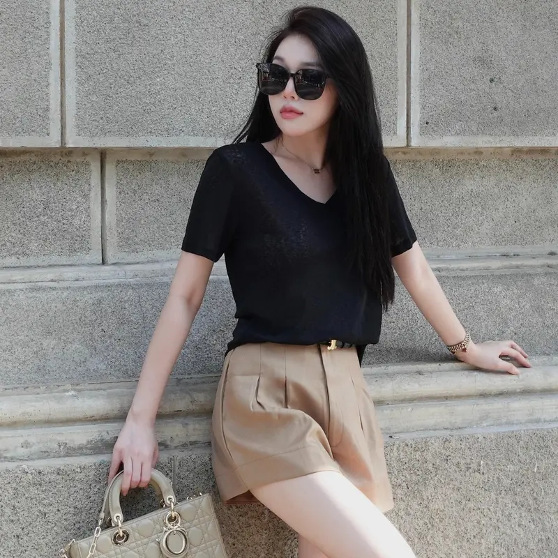 MIDI TOP - Áo Thun Giấy Cổ Tim Tay Ngắn SHE SLAY - Chất Vải Mỏng Nhẹ, Mặc Rũ Form Tôn Dáng, Freesize Dưới 56kg. 1