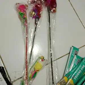 pawpedia [VARIAN TEASER] Mainan Tongkat Penggoda Kucing Tongkat Bulu Lonceng Kucing Cat Teaser Ball Tongkat Pancing Kerincing Bulu Kucing Cat Toy Wooden Pet Sparkly and Feather Teasers