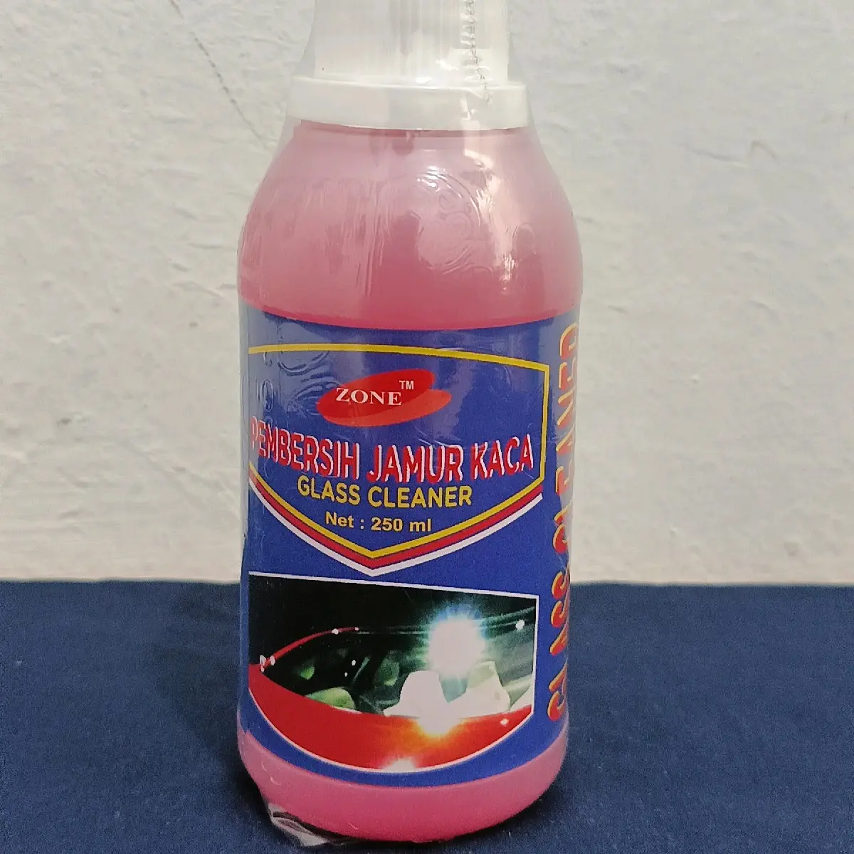 Pembersih Kaca Berjamur dengan Formula glass cleaner
