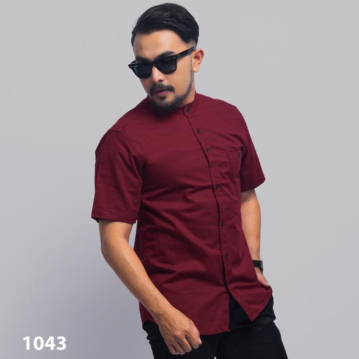 Gambar PAKAJI Kemeja Pria Kerah Sanghai Koko Lengan Pendek Polos Maroon 1043 - M dari PAKAJI OFFICIAL Kota Tangerang Selatan Tokopedia