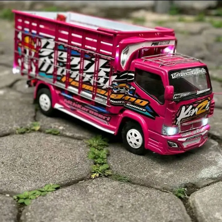 miniatur truk oleng kekinian