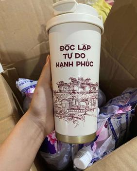 Product Review of [TẶNG BÌNH GIỮ NHIỆT - MỪNG ĐẠI LỄ CHIẾN THẮNG] Combo 3 Túi Nước Giặt Xả 2in1 Enzym Sinh Học XAVIA Toả Hương 120H+ 2L Tặng 1 Bình Giữ Nhiệt, Sạch Sâu An Toàn, Lưu Hương Dài Lâu, Bảo Vệ Môi Trường from H**n P**m 1