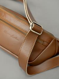 Gambar Kenes Leather Tas Pinggang Pria Waist Bag Kulit Asli DEXTER - Free Grafir Nama - Dark Brown PU, Tanpa Box dari kenesleather.id Kab. Bantul 5 Tokopedia