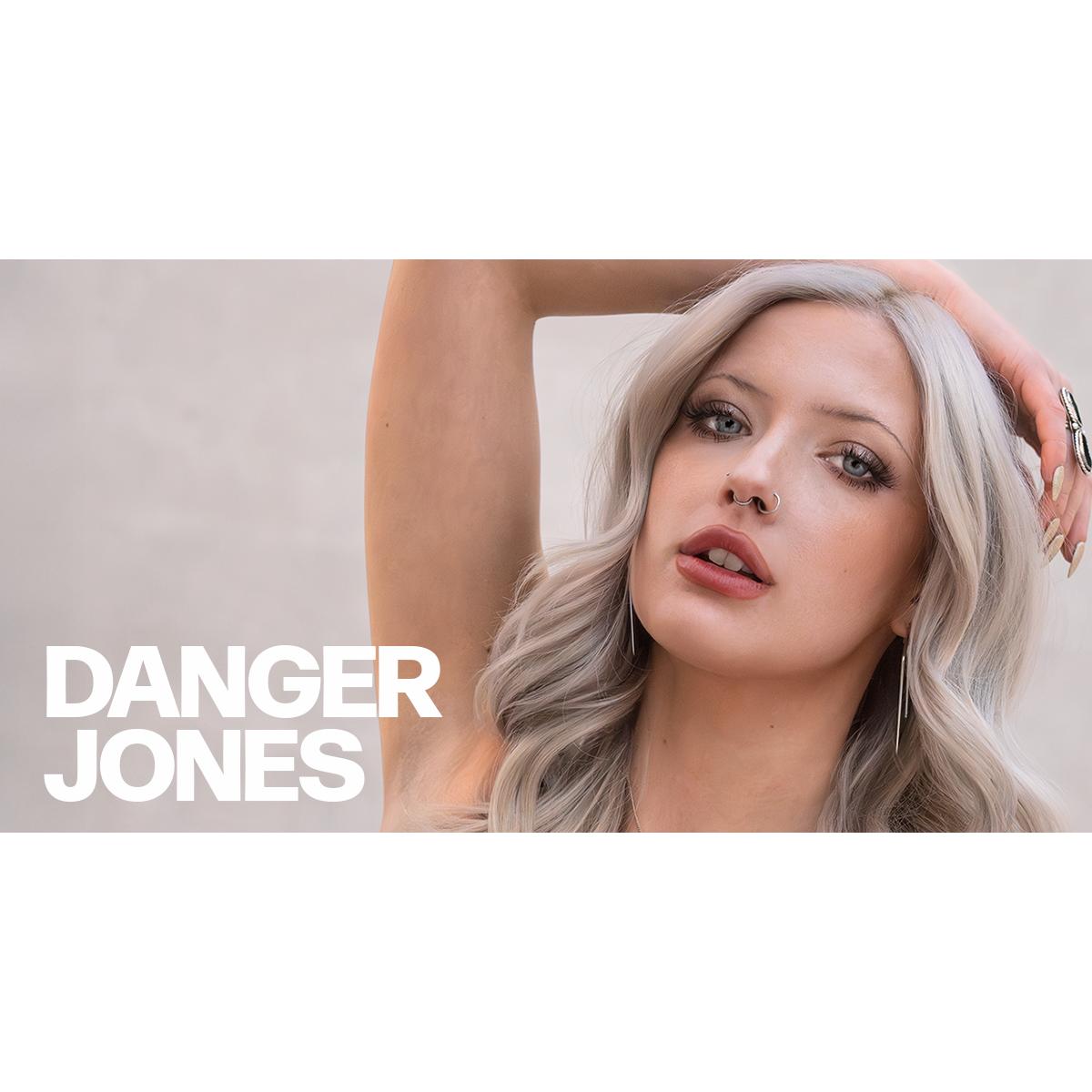 Thuốc Nhuộm Tóc Bán Vĩnh Cửu Màu Tím Danger Jones Masquerade 118ml