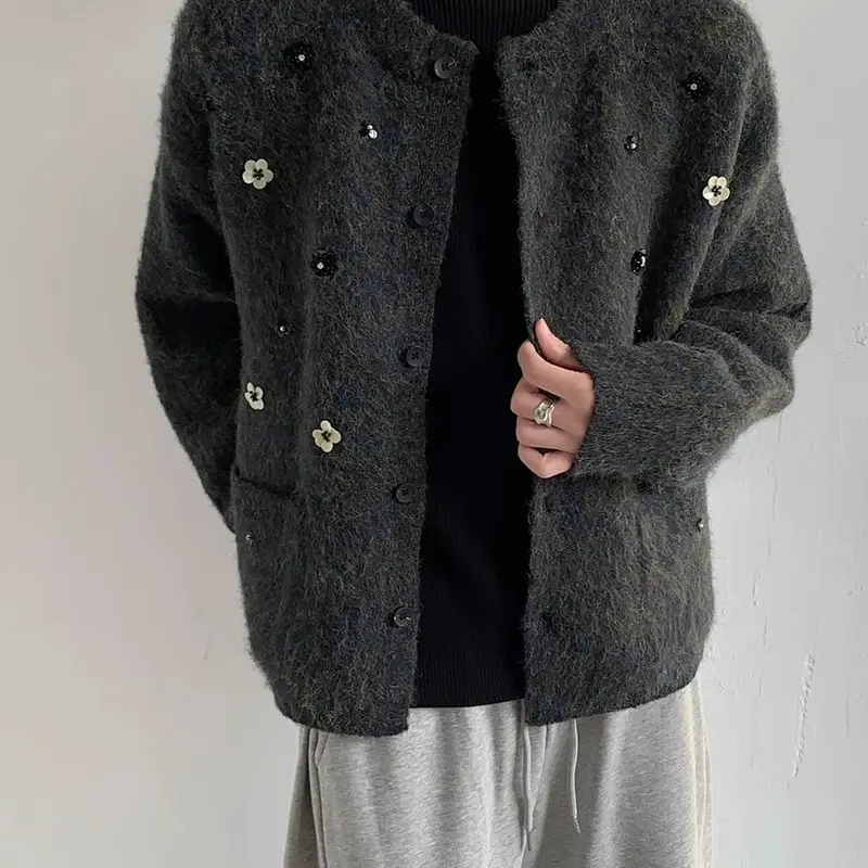 Áo Cardigan Len Dày, Dành Cho Nam Giới, Trọng Lượng Nặng, Cổ Tròn, Áo Khoác Len Dệt Kim, Thiết Kế Hoa Nhỏ Đính Cườm Thủ Công, Phong Cách Lười Biếng, Hàng Mới Về Năm 2025, Thích Hợp Cho Mùa Thu Và Mùa Xuân, Áo Khoác 7
